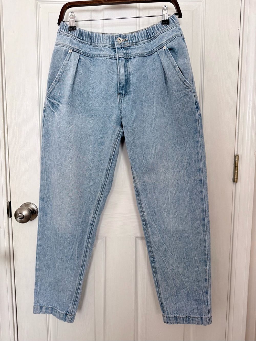 Special A Light Wash Pleated Tapered Mom Jeans Size M